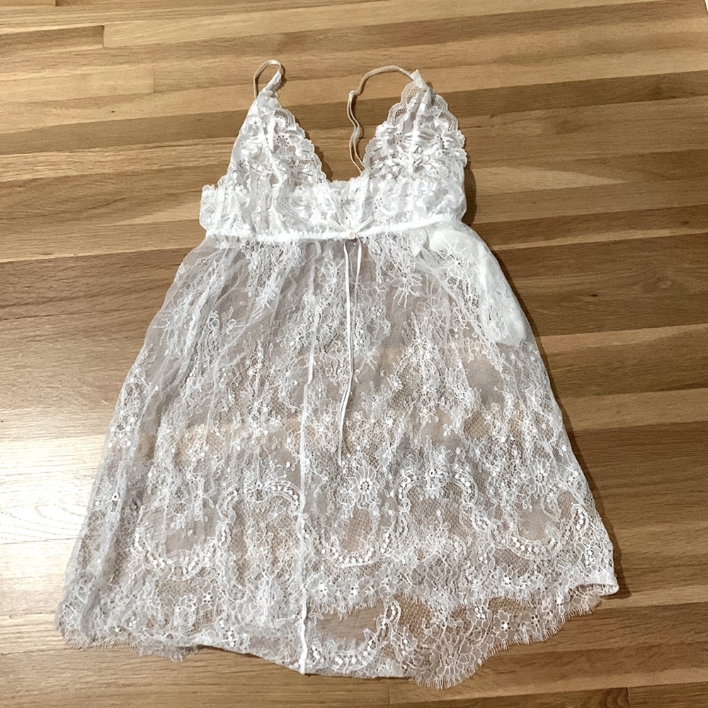 Super sexy lingerie set in the white. It’s unworn . Panties are still attached.